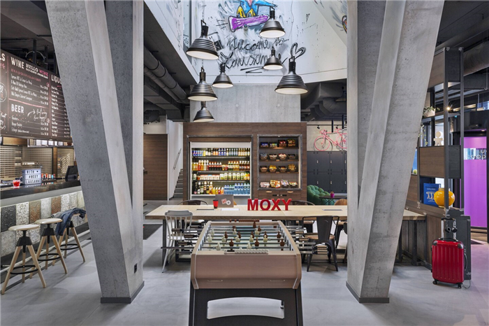瑞士Moxy酒店休閑公區(qū)設(shè)計 小而美的潮牌精品酒店設(shè)計鼻祖 瑞士Moxy酒店休閑公區(qū)設(shè)計 小而美的潮牌精品酒店設(shè)計鼻祖